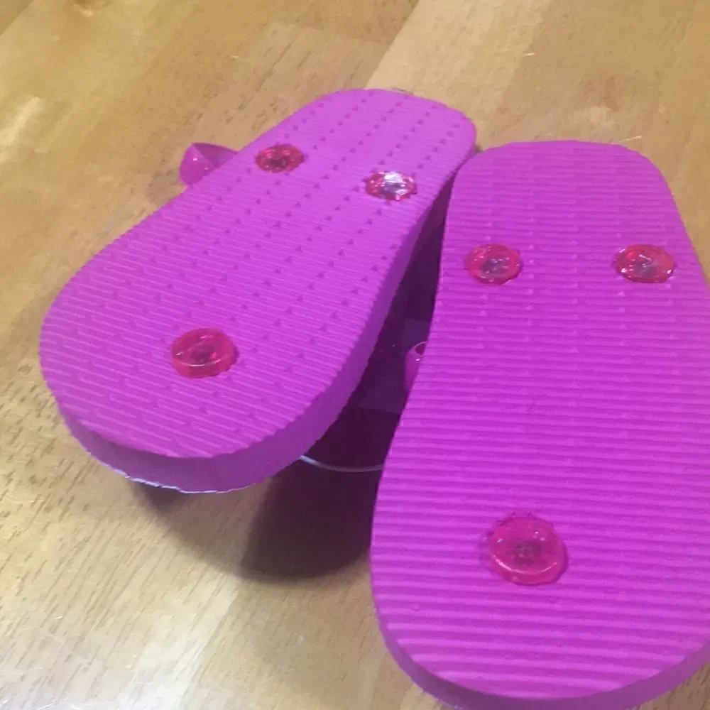 Capelli pink white black zebra 8-9 flip flops.  NWT.   Hearts zebra patterned